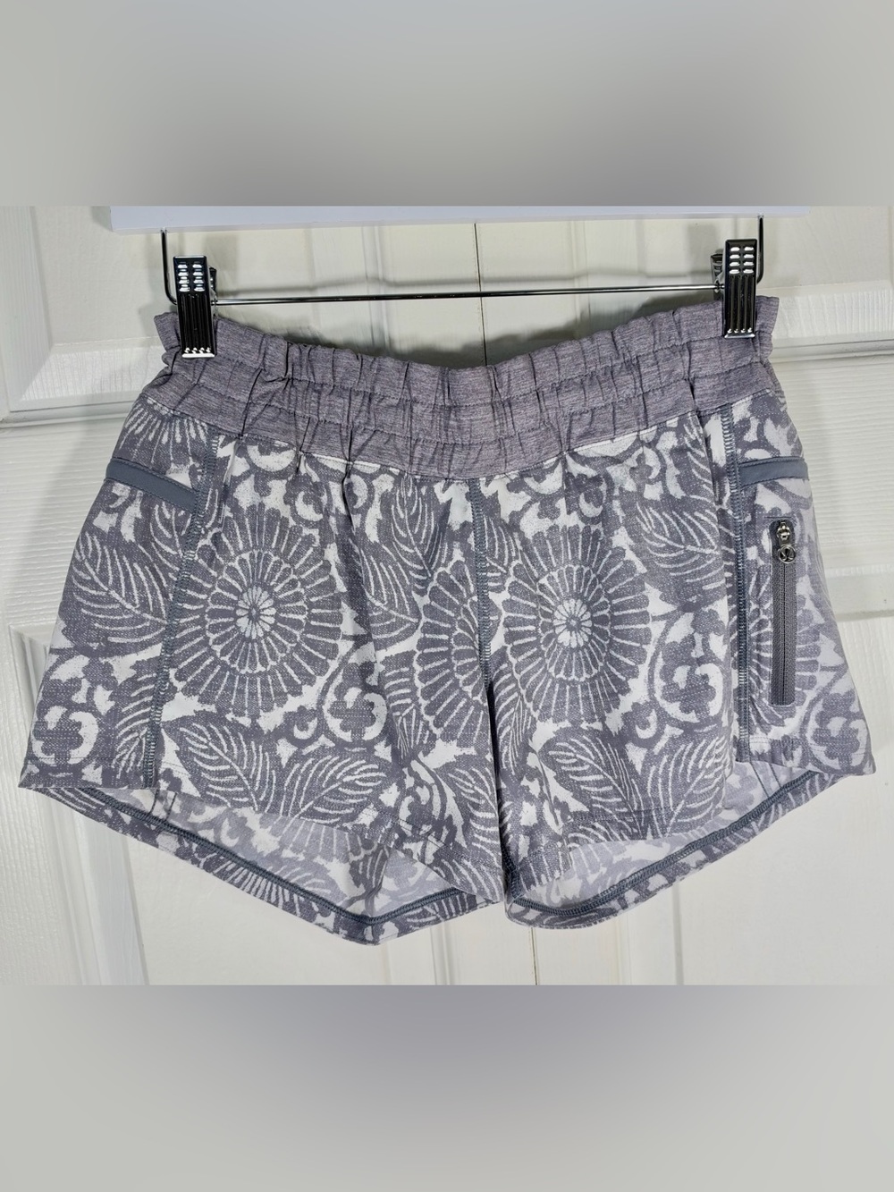Lululemon Gray & White Floral fossil Running Shorts Size 4